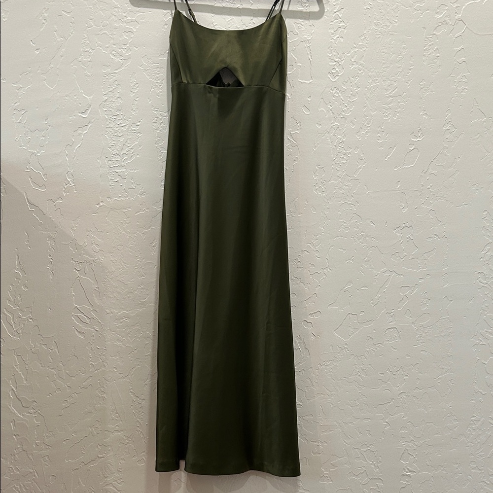 Elegant Green Sleeveless Dress - Picture 1 of 4